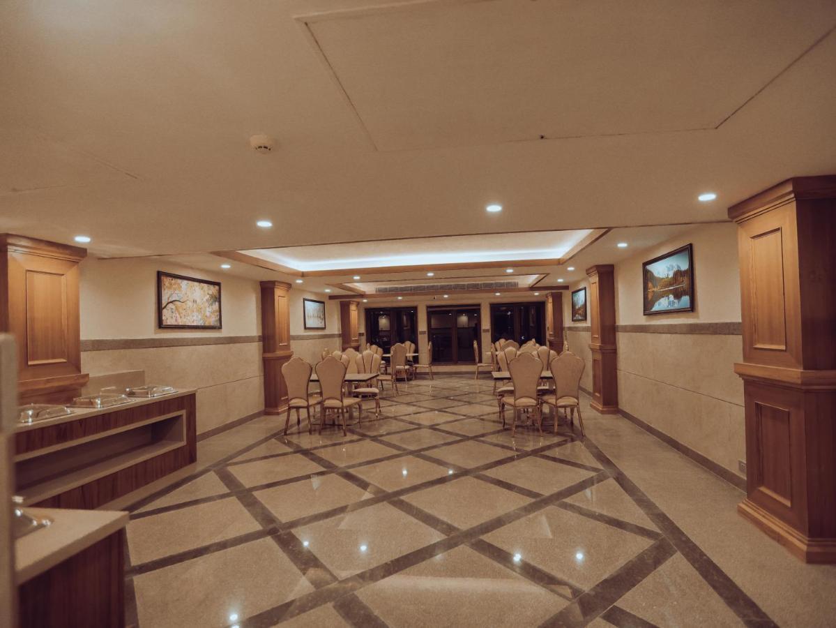 Clarks Inn Express, Деградун Екстер'єр фото