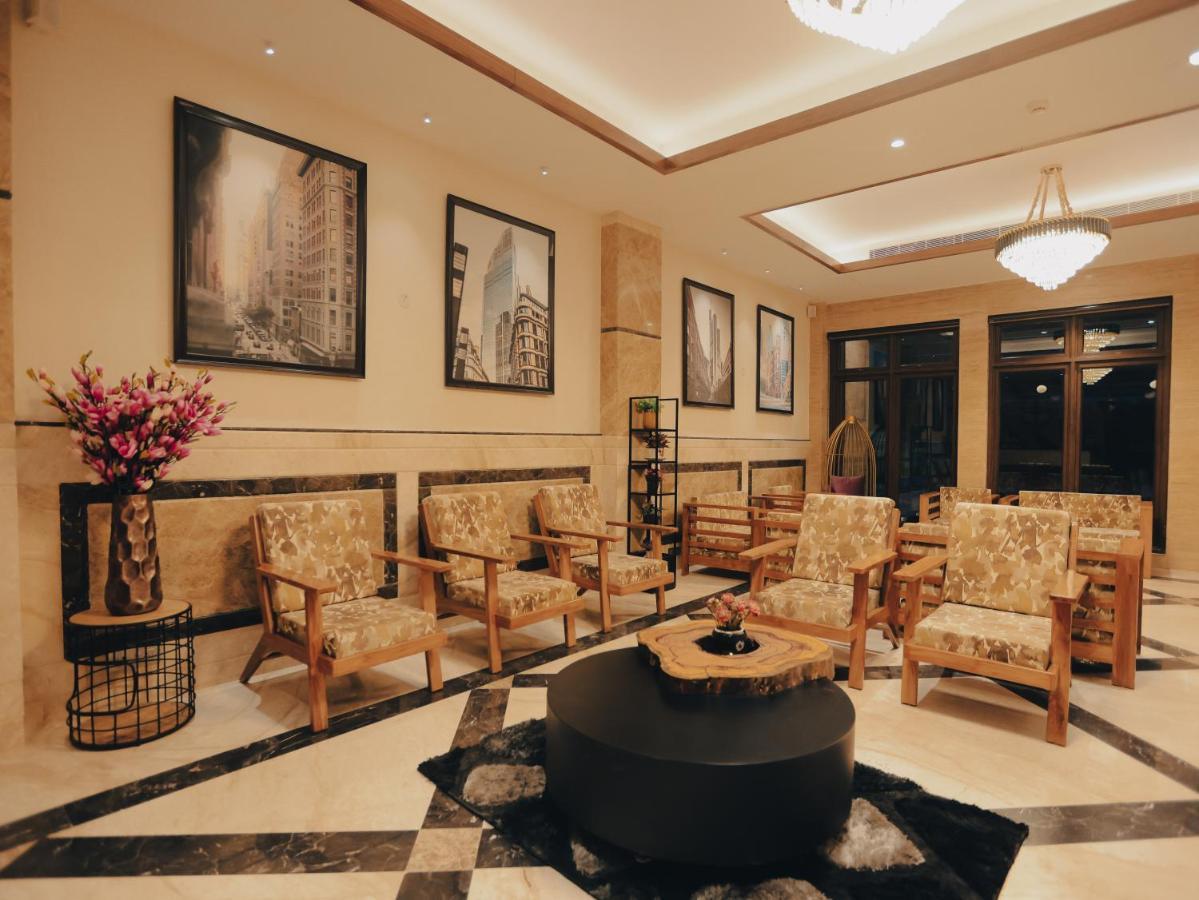 Clarks Inn Express, Деградун Екстер'єр фото